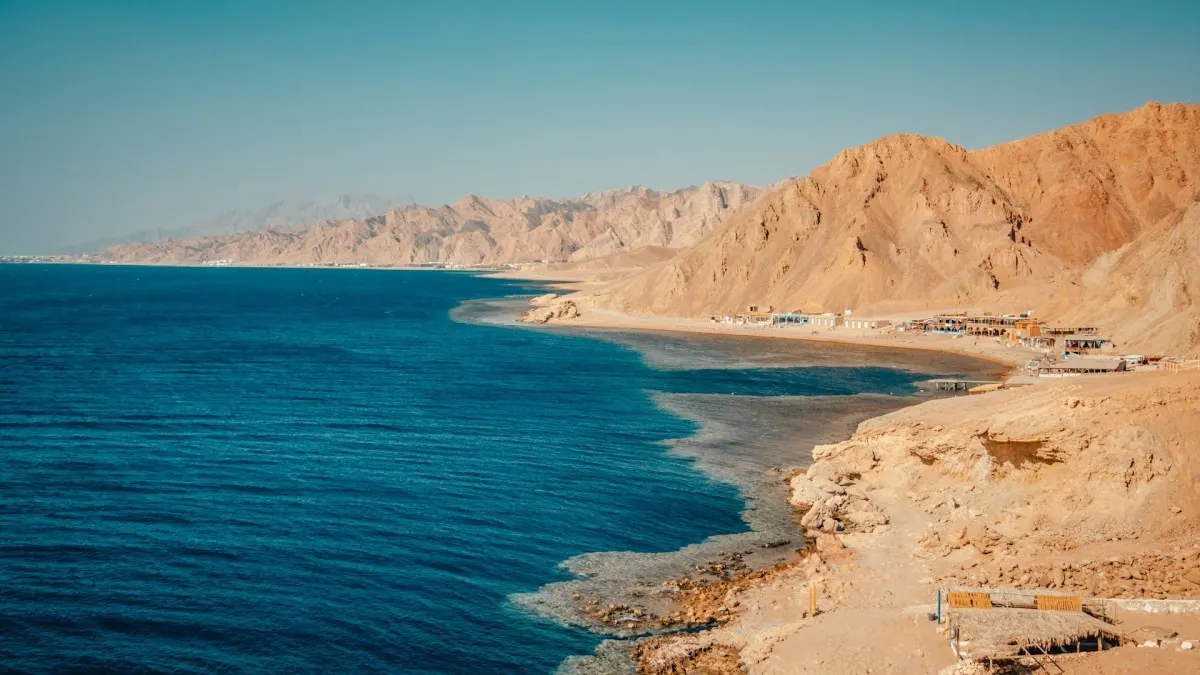 Lưu lượng tàu chở dầu Red Sea giảm mạnh, mối đe dọa Houthi kéo dài