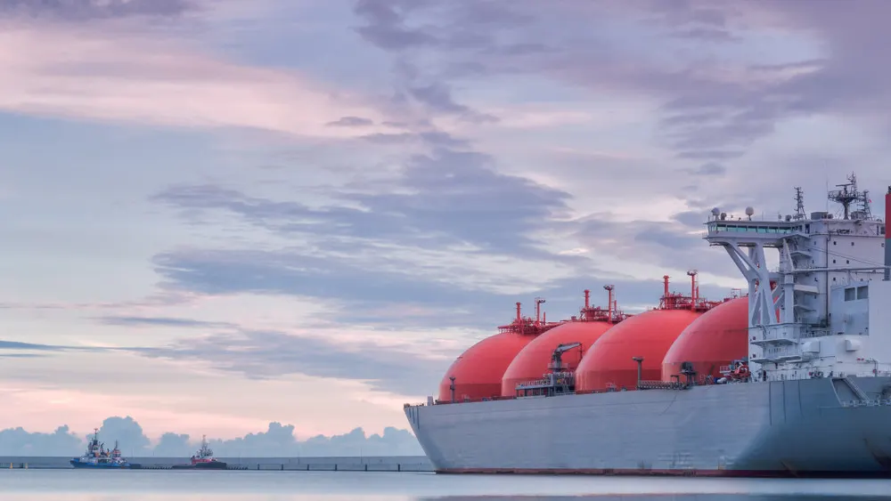 Lưu lượng LNG qua eo biển Hormuz giảm hơn 75% dù có hồi phục