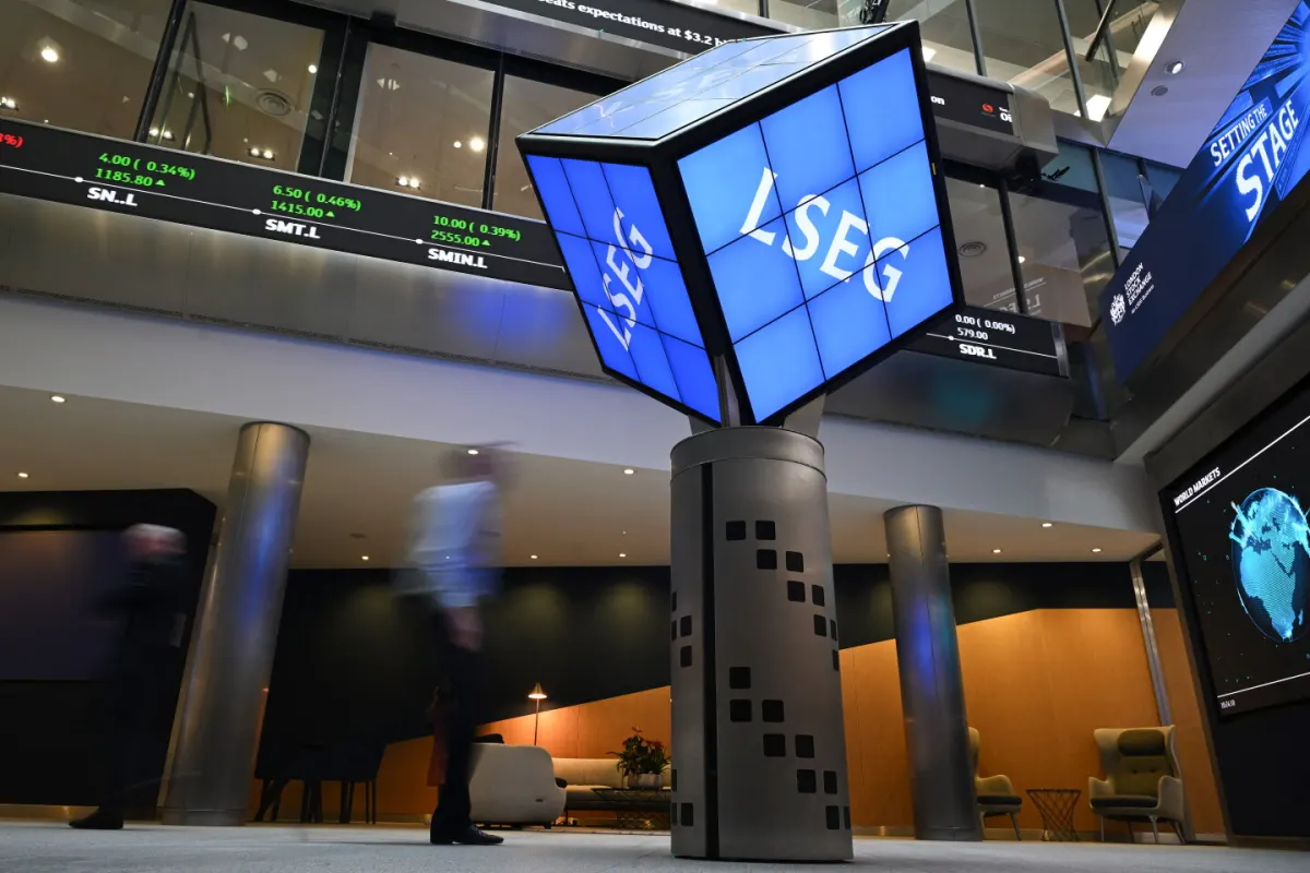 Công ty PE Anh tránh IPO, danh sách hủy niêm yết tăng