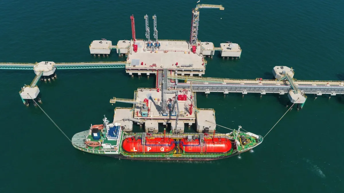 Pakistan tăng nhập LPG và tính mua dầu giá rẻ từ Iran