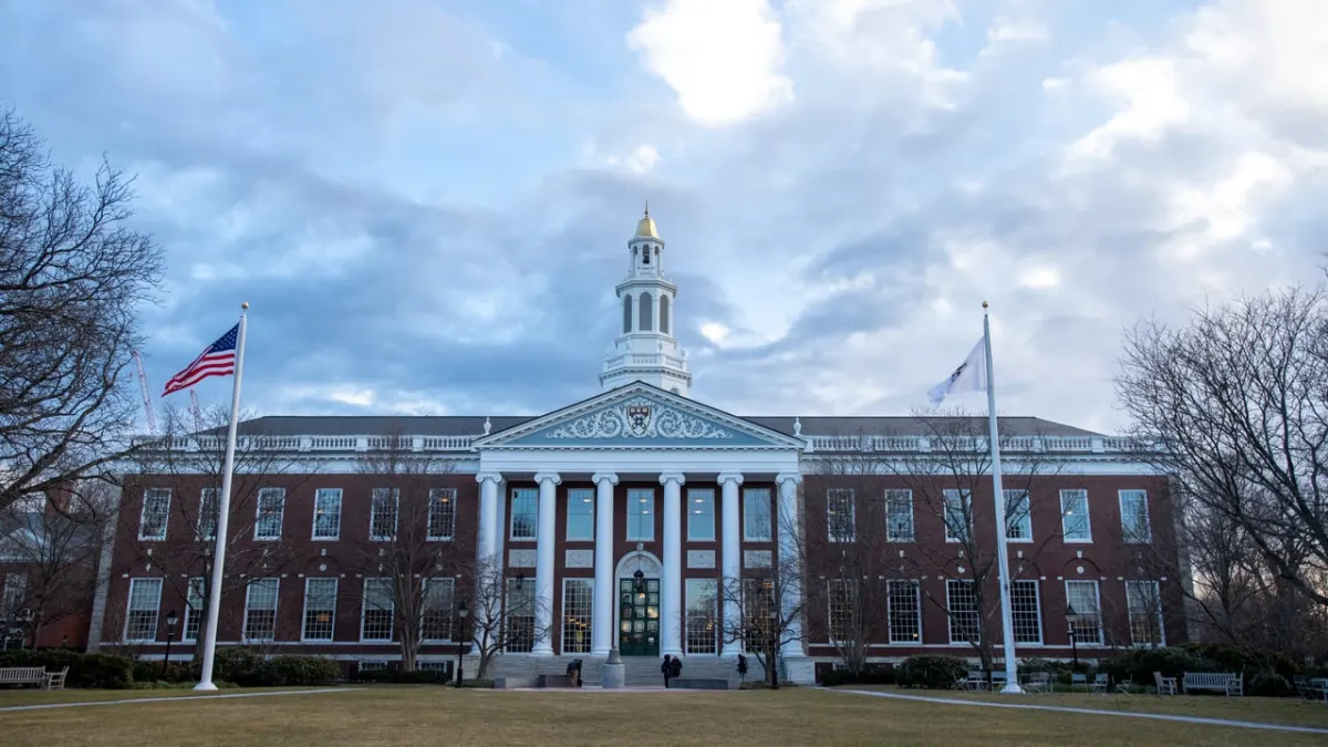 Harvard tiết lộ nắm giữ cổ phiếu SpaceX trị giá 2,2 tỷ USD