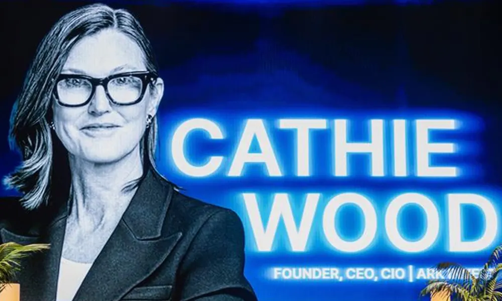 Cathie Wood gom mua cổ phiếu Coinbase và Circle