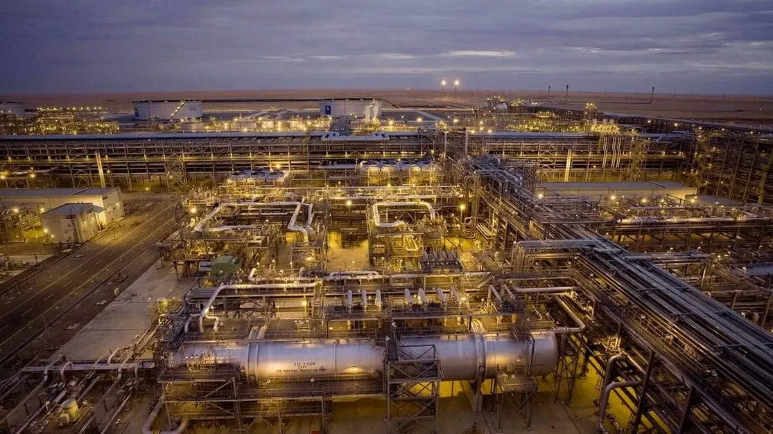 Khủng hoảng Dầu Saudi: Aramco Ngừng Yanbu, Giá Brent Vọt