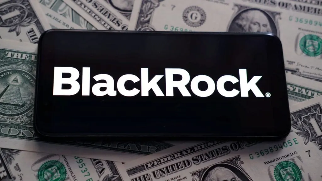 CEO quỹ tín dụng BlackRock từ chức giữa bê bối định giá