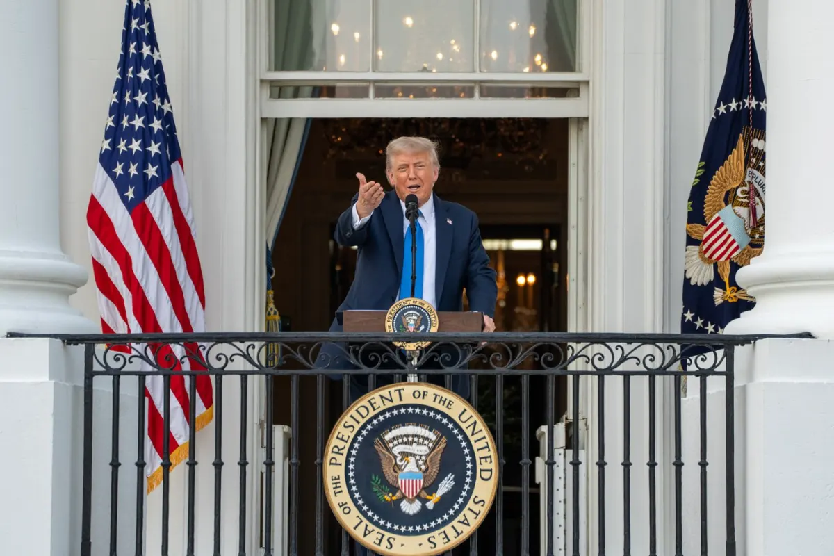Trump bán Micron, mua Nvidia: Lợi nhuận AI tăng 1.340% từ 2023
