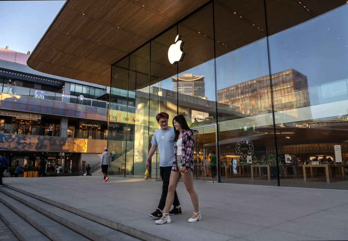 Nhà đầu tư nhỏ lẻ rút vốn khỏi Apple, Tesla và cổ phiếu chip