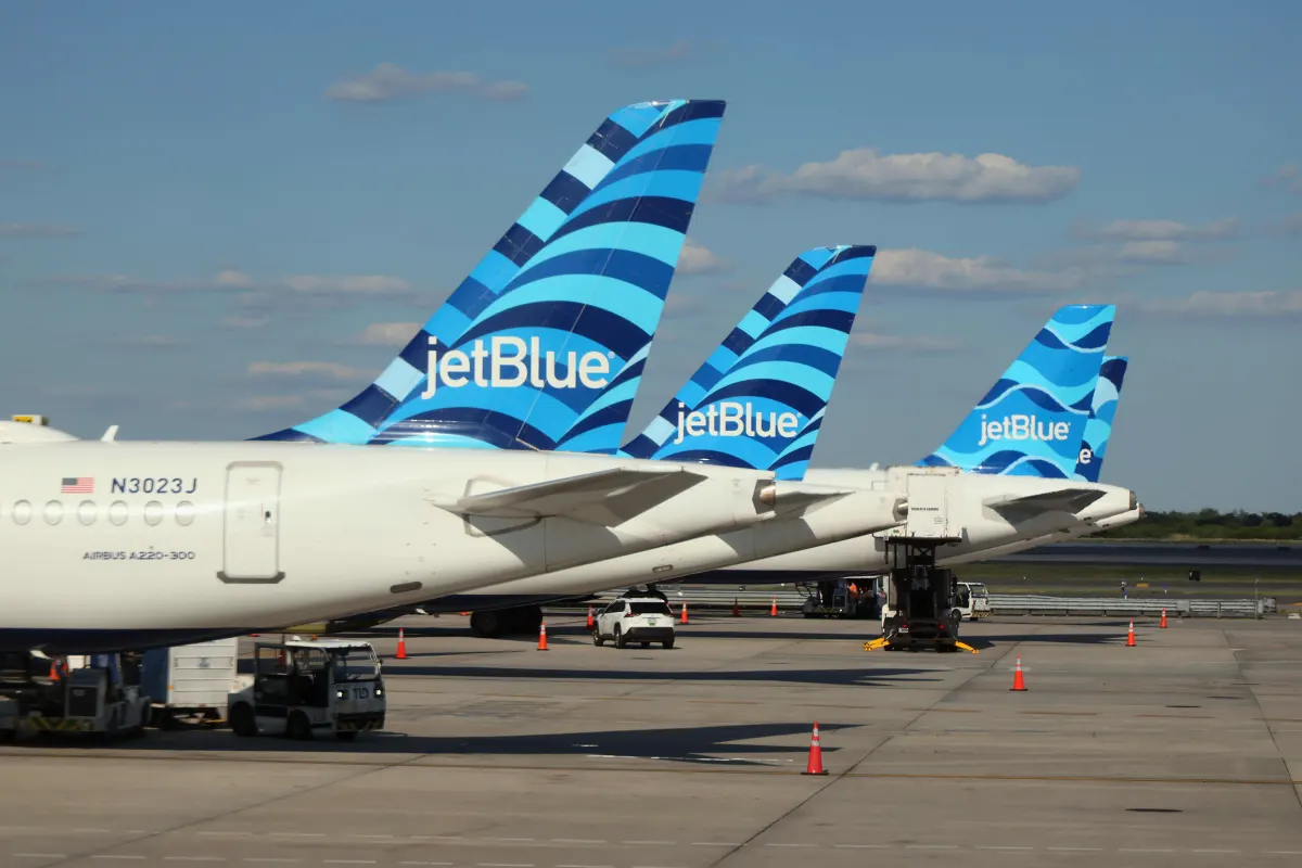 JetBlue lỗ nặng hơn do giá nhiên liệu, CEO lạc quan về biên lợi nhuận