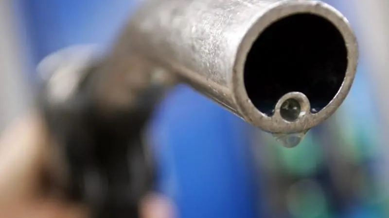 Trump ép các hãng dầu giảm giá xăng, chỉ trích CEO Chevron