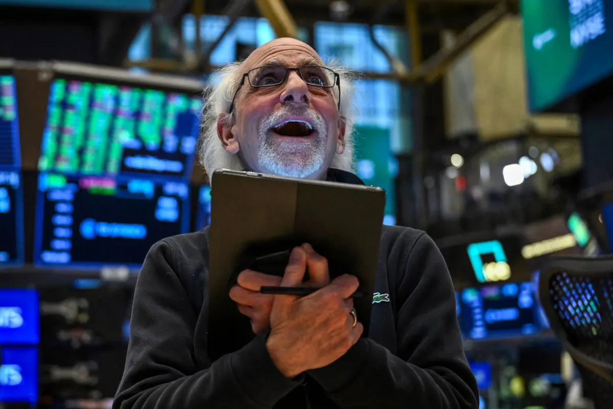 UBS Nâng Mục Tiêu S&P 500 Cuối Năm 2026: Cơ Hội Hay Rủi Ro?
